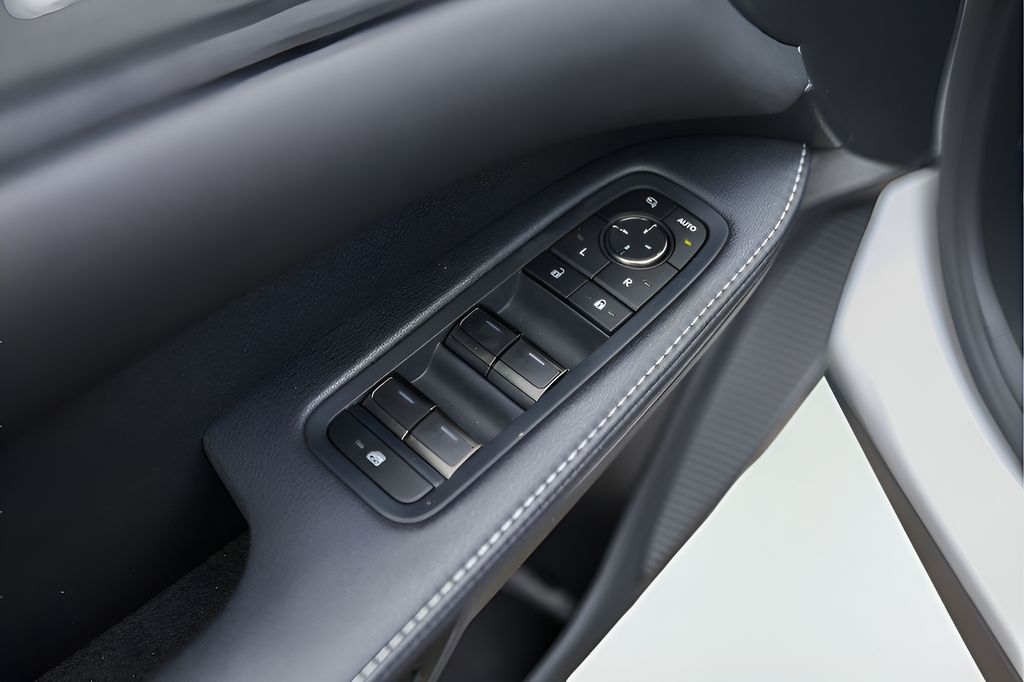 Used 2024 White Lexus 500h F SPORT Performance image 26