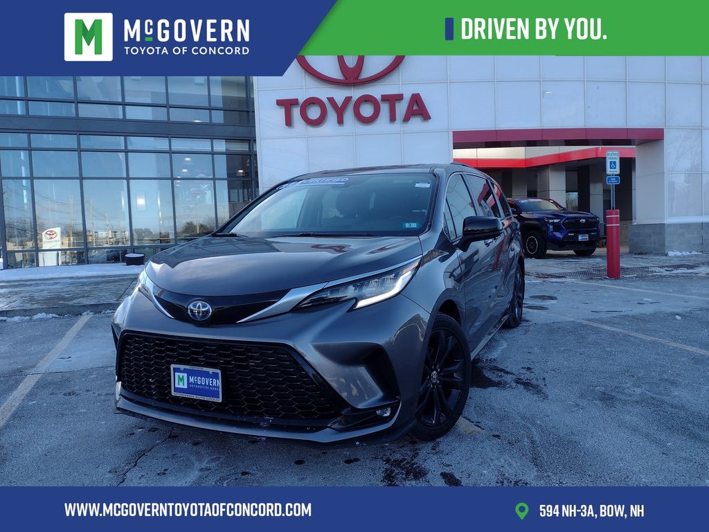 2022 Toyota Sienna XSE 7-Passenger FWD