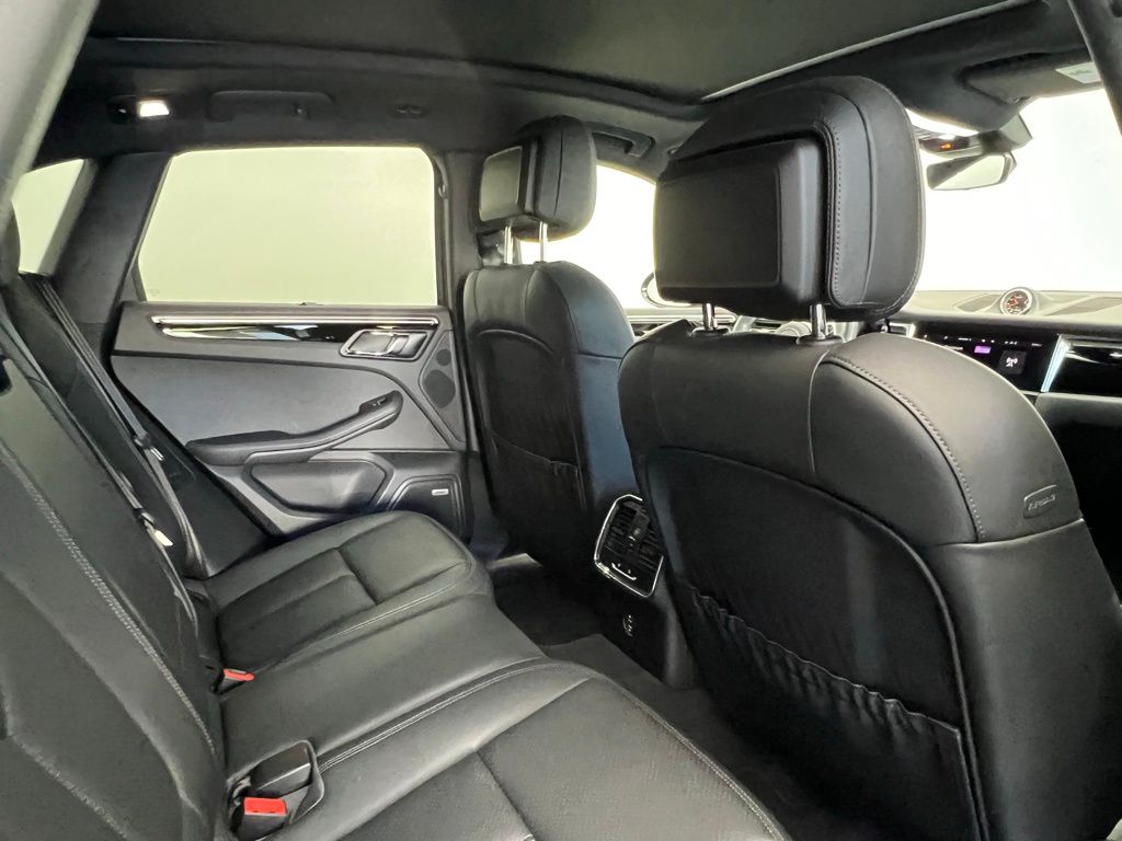 Thumbnail: 2020 Porsche Macan - 15