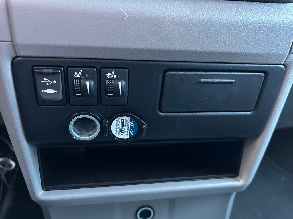 Thumbnail: 2017 Toyota Sienna - 30