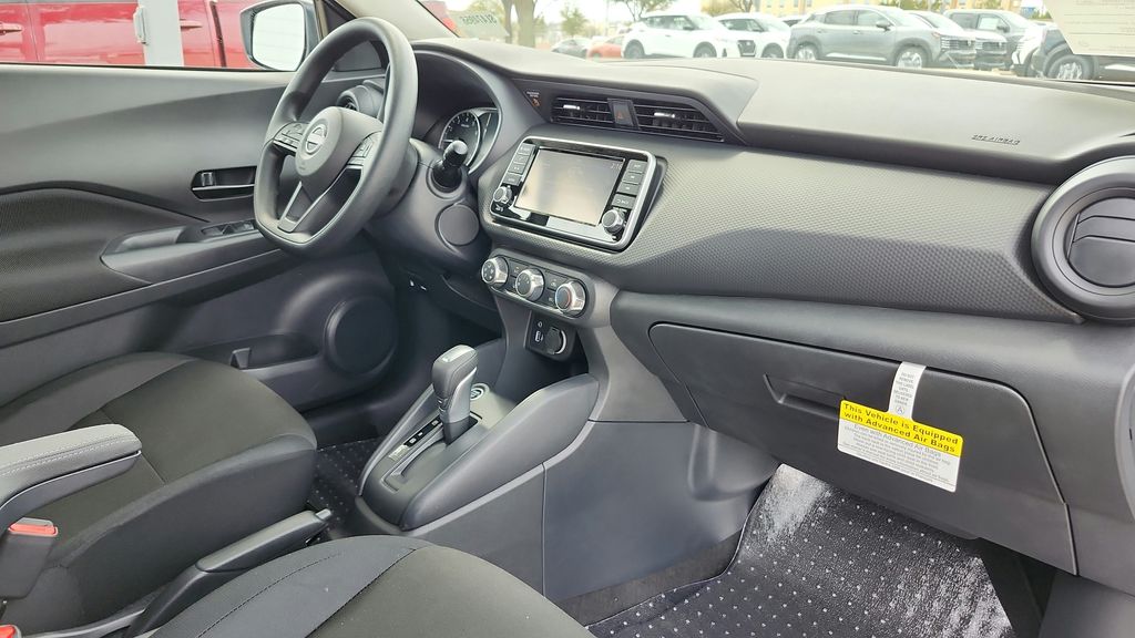 2025 Nissan Kicks Play