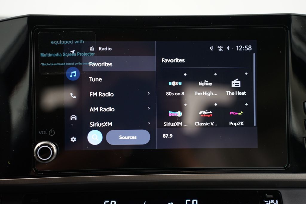 2025 Toyota Camry SE 19