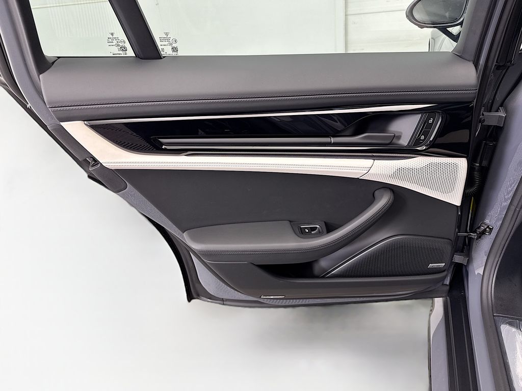 Thumbnail: 2026 Porsche Panamera - 27