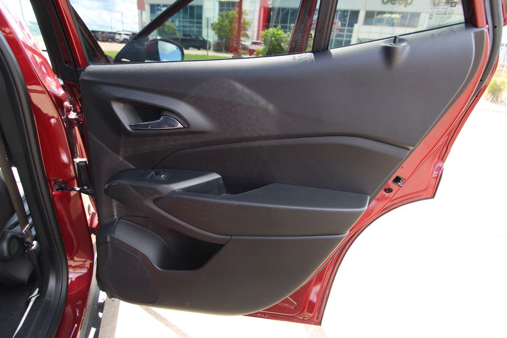 Used 2025 Chevrolet Trax SUV