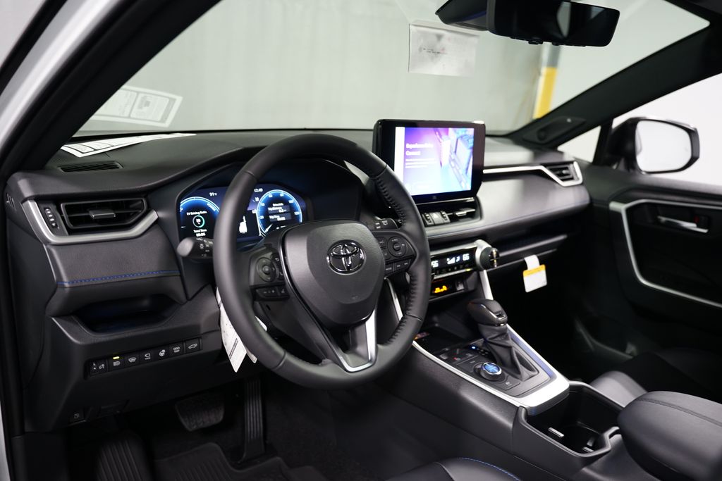 2025 Toyota RAV4 XSE 11