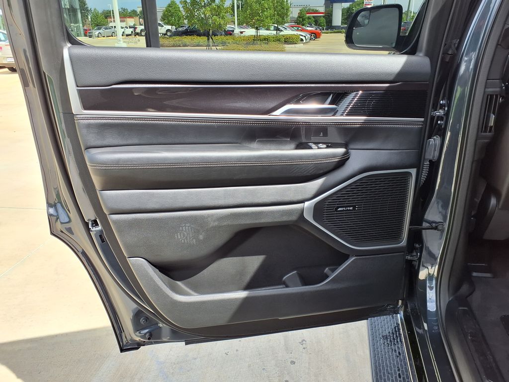 Used 2024 Gray Jeep Base image 13