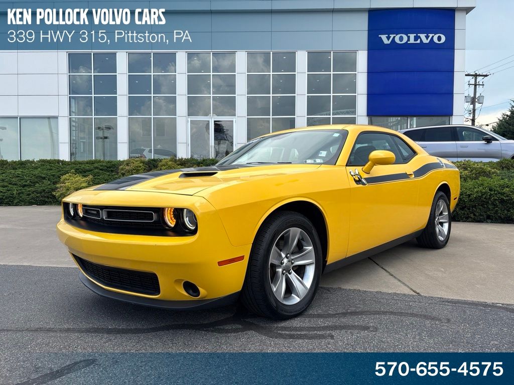Yellow Jacket Clearcoat 2018 Dodge Challenger Coupe Rear-Wheel Drive 8-Speed Automatic