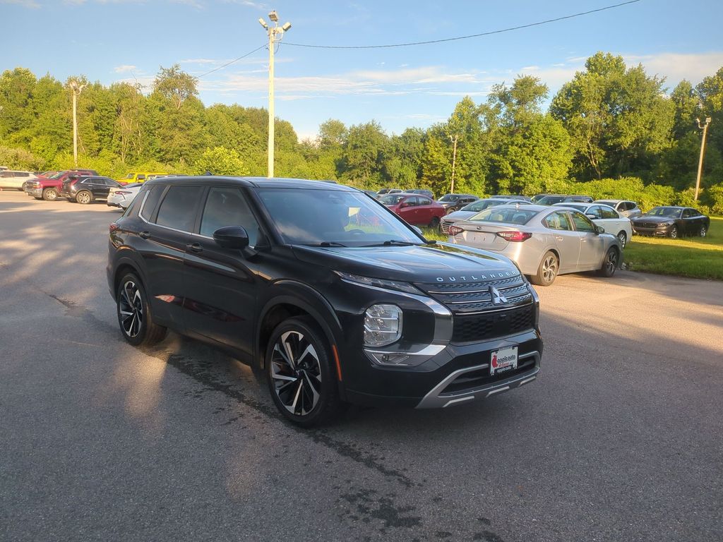 2022 Mitsubishi Outlander SE