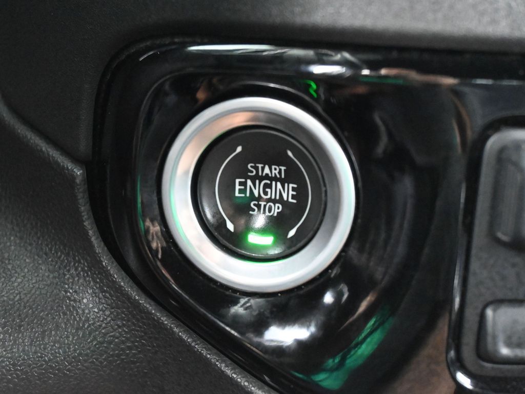 Used 2022 Iridescent Pearl Tricoat Chevrolet High Country image 38