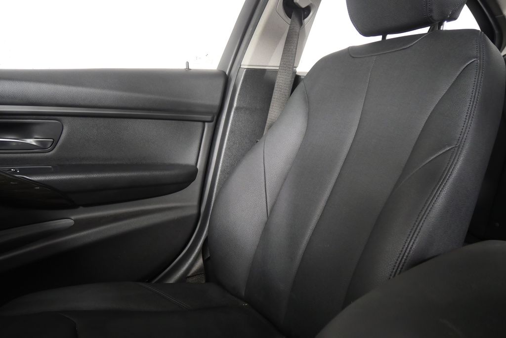 Thumbnail: 2017 BMW 3 Series - 17