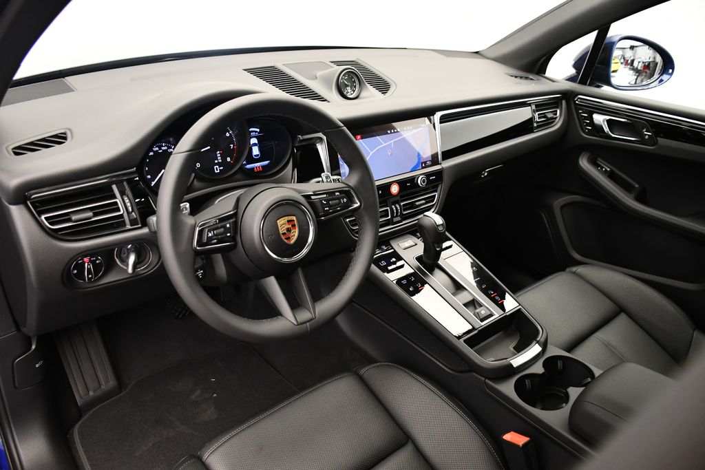 Thumbnail: 2025 Porsche Macan - 4