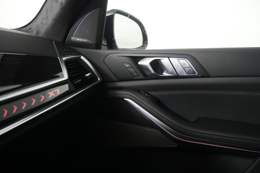 Thumbnail: 2026 BMW X7 - 26