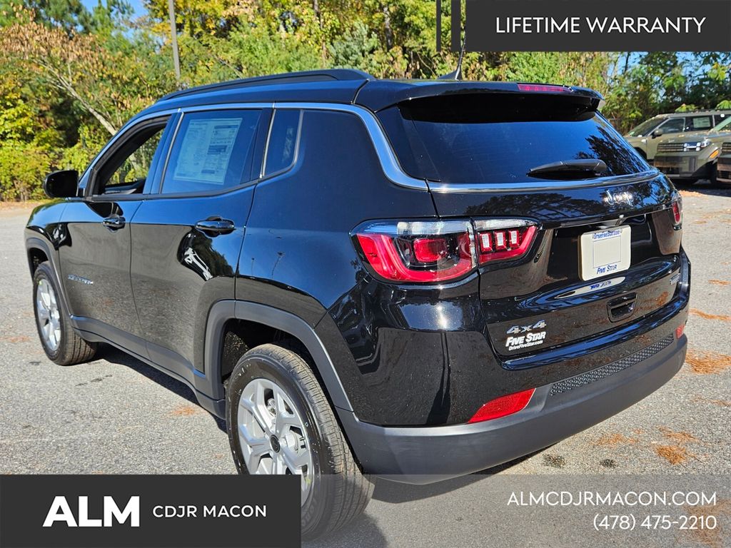 New 2026 Diamond Black Crystal Pearlcoat Jeep Latitude image 11