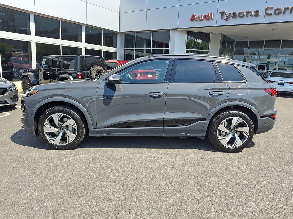 Thumbnail: 2025 Audi Q6 e-tron - 7