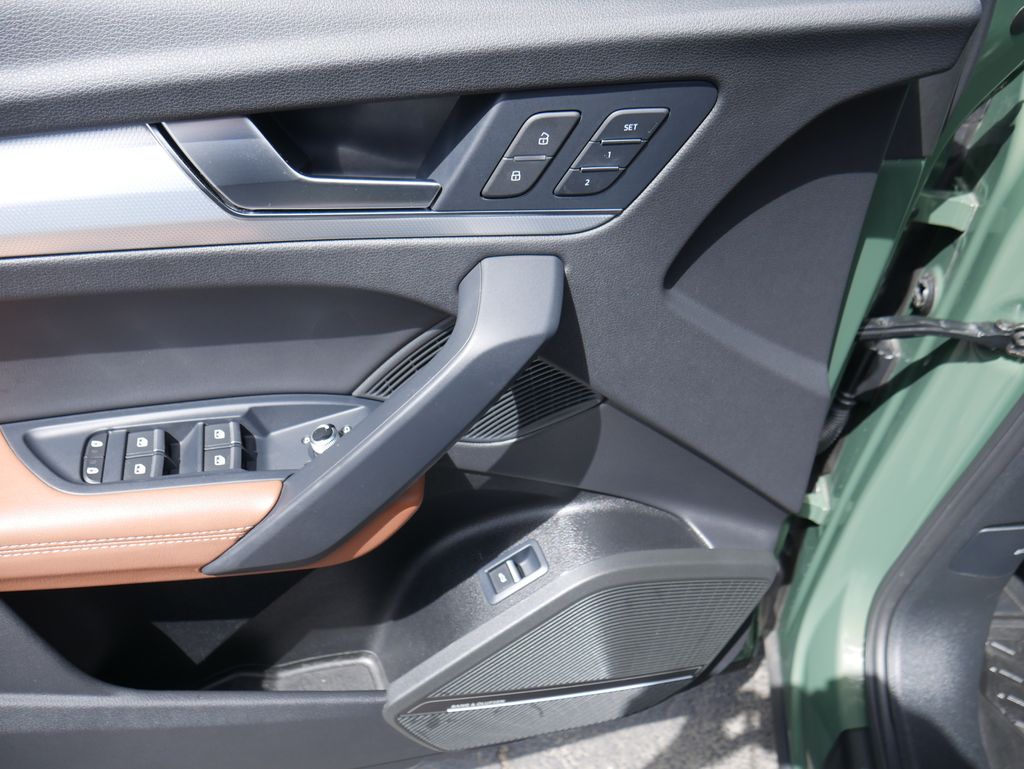 Thumbnail: 2024 Audi Q5 - 8