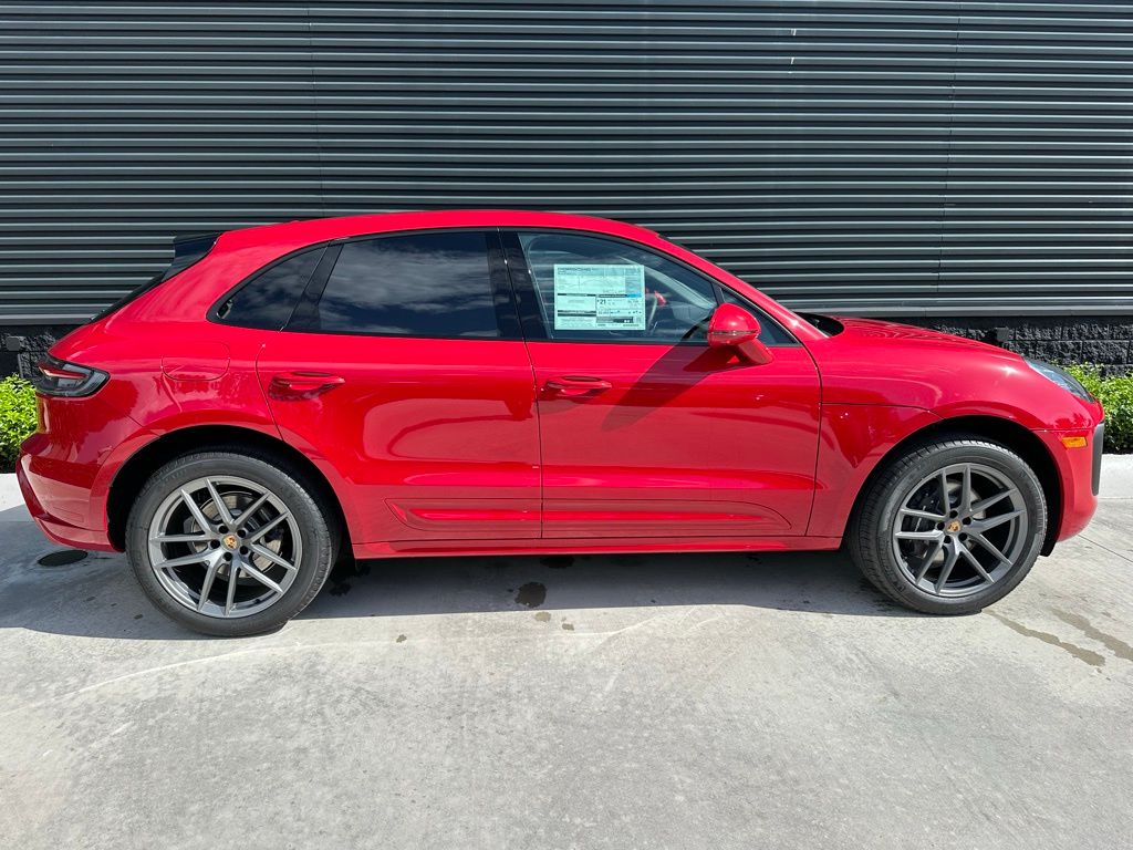 Thumbnail: 2025 Porsche Macan - 8