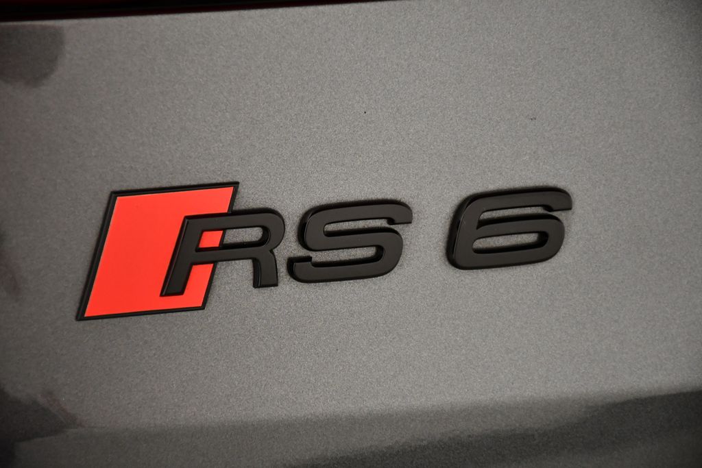 Thumbnail: 2024 Audi RS 6 - 10