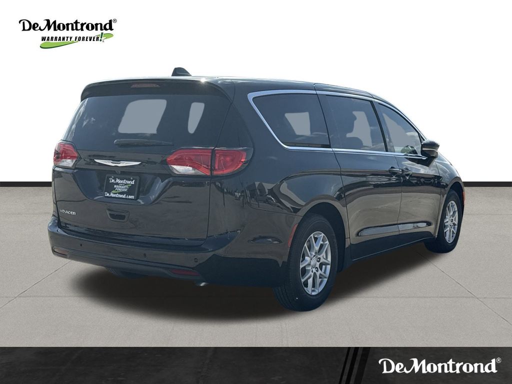 2026 Chrysler Voyager LX - 4