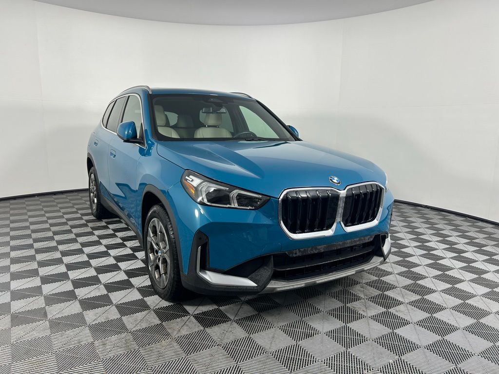 Thumbnail: 2023 BMW X1 - 3