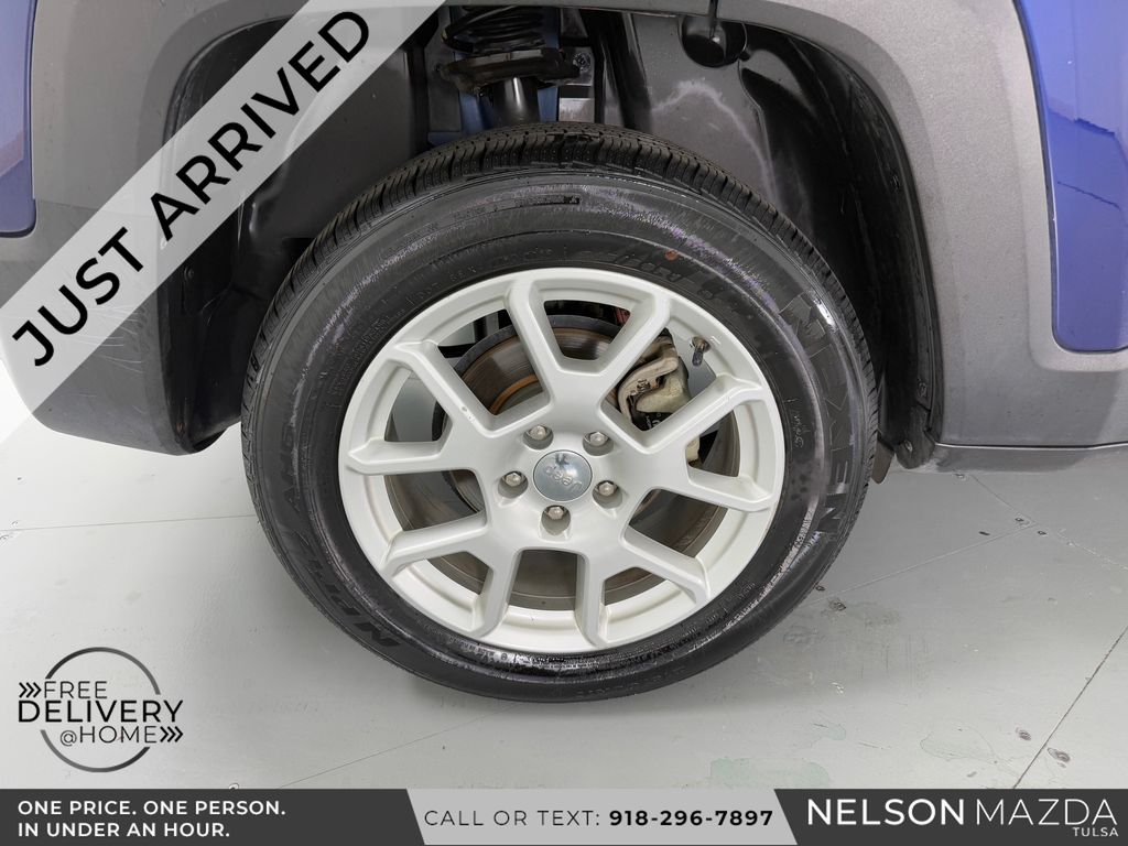 Used 2019 Blue Jeep Latitude image 13