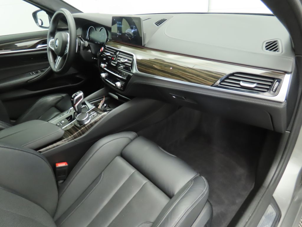 Thumbnail: 2018 BMW M5 - 16