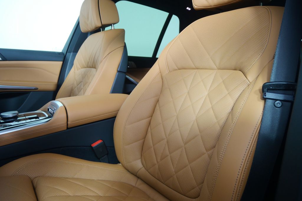 Thumbnail: 2026 BMW X5 - 10