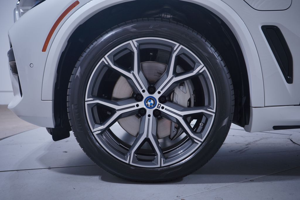 Thumbnail: 2023 BMW X5 - 2