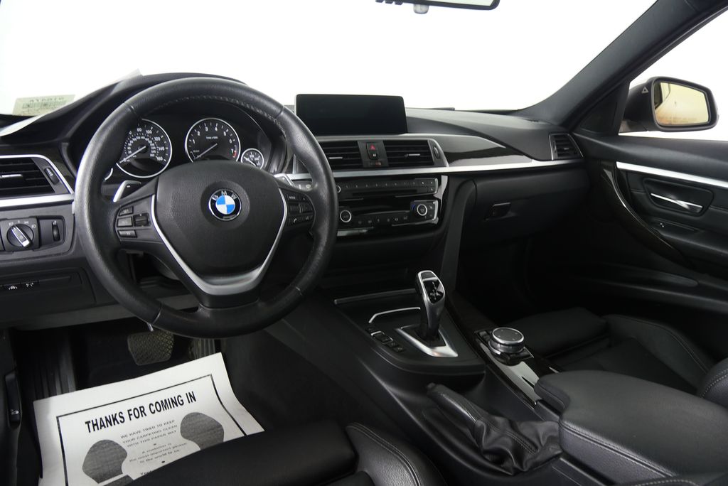 Thumbnail: 2016 BMW 3 Series - 18