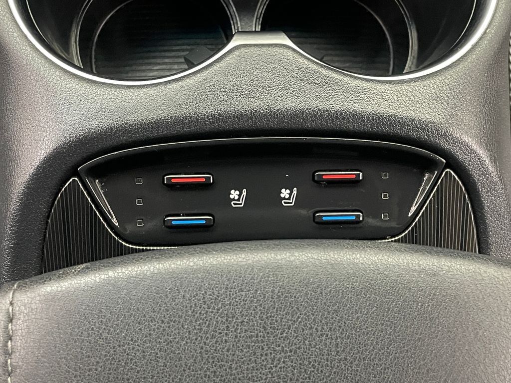 2021 Toyota Venza XLE 29