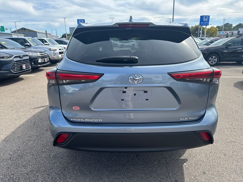 2022 Toyota Highlander XLE photo 6