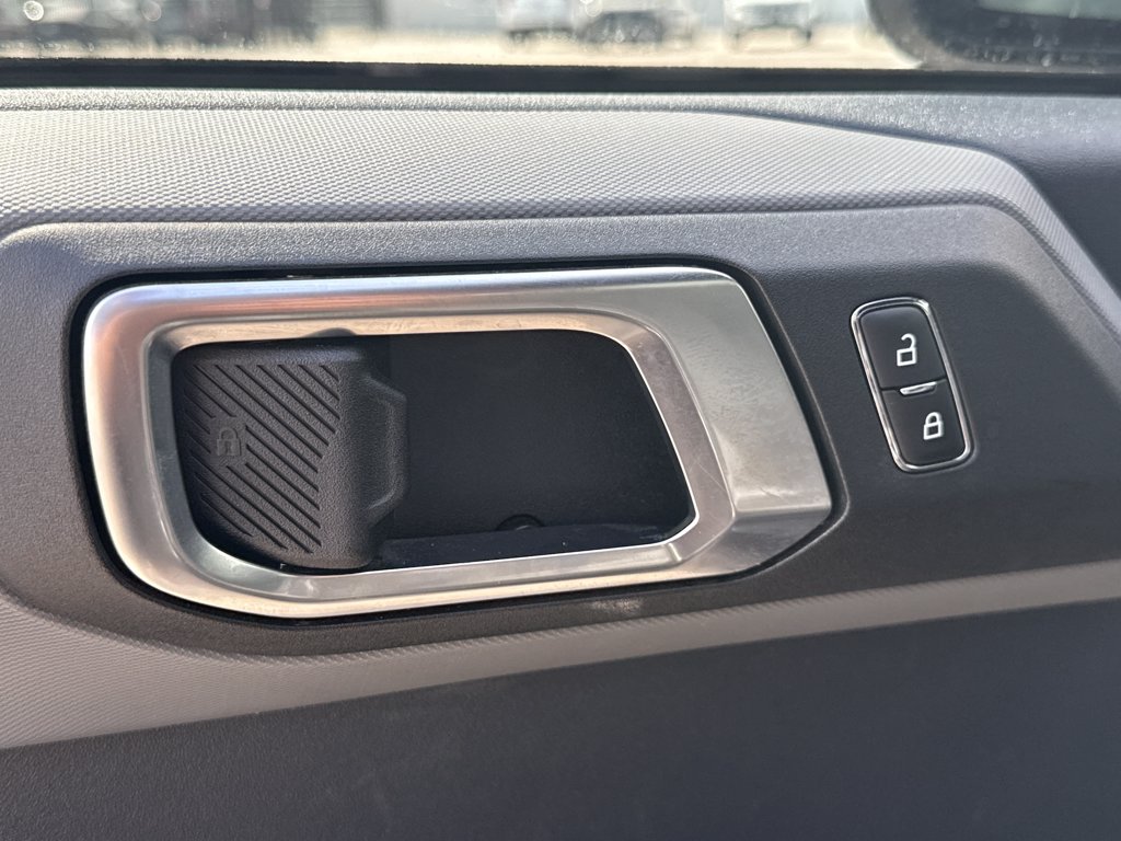 2023 Ford Bronco Black Diamond Black at AutoSavvy Houston Northwest