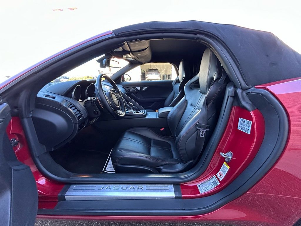 Used 2014  Jaguar S image 17