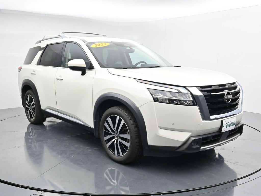 2023 Nissan Pathfinder Platinum