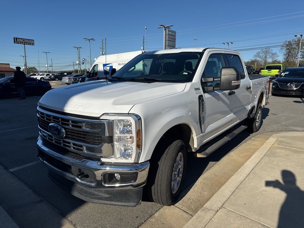 2025 Ford F-250 Super Duty XLT Crew Cab 4WD