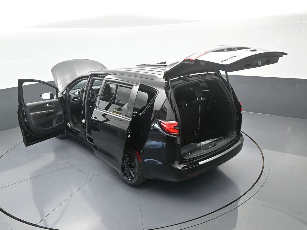 New 2026 Diamond Black Crystal Pearlcoat Chrysler Select image 66