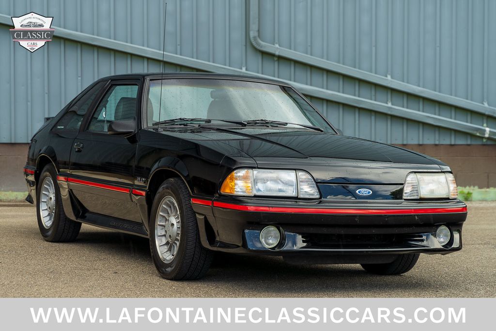 1987 Ford Mustang 1