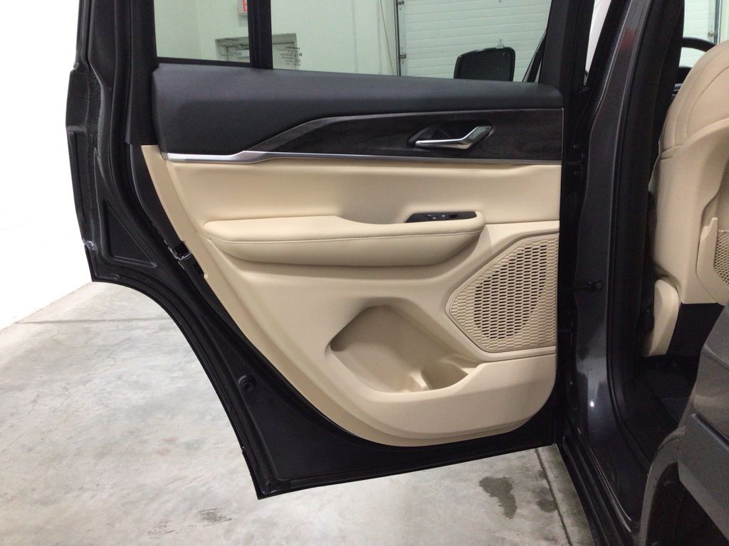 Used 2025 Jeep Grand Cherokee SUV