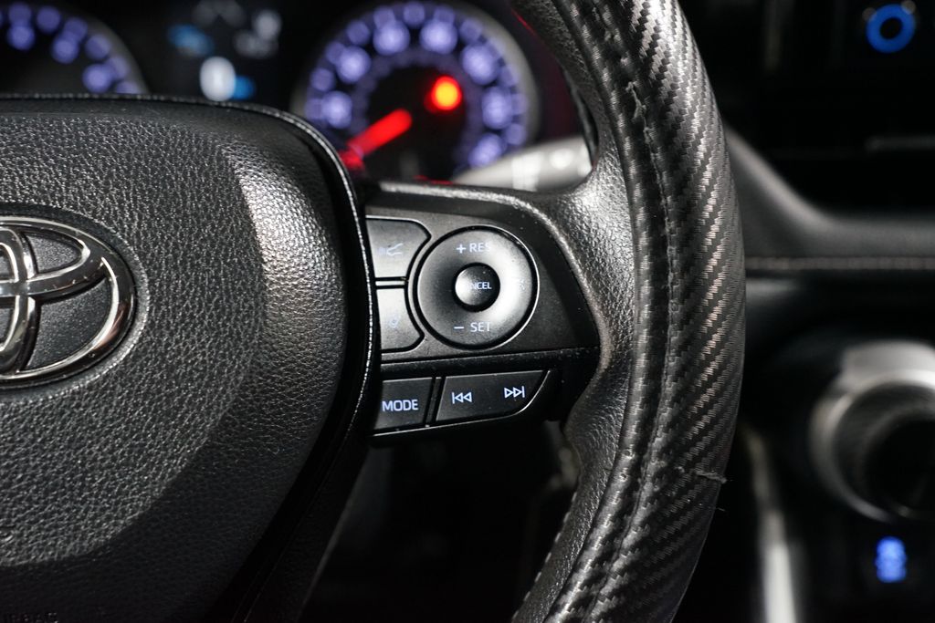 Thumbnail: 2021 Toyota RAV4 - 13