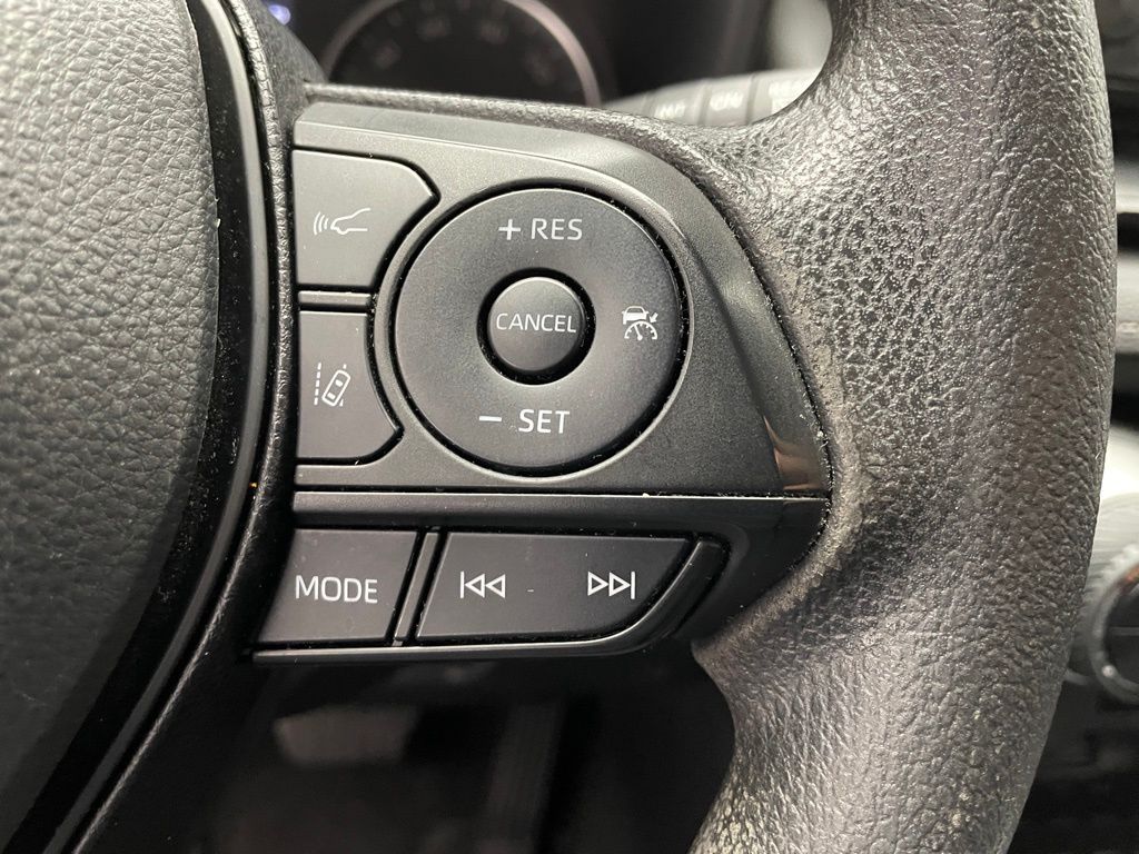 Thumbnail: 2022 Toyota RAV4 - 23