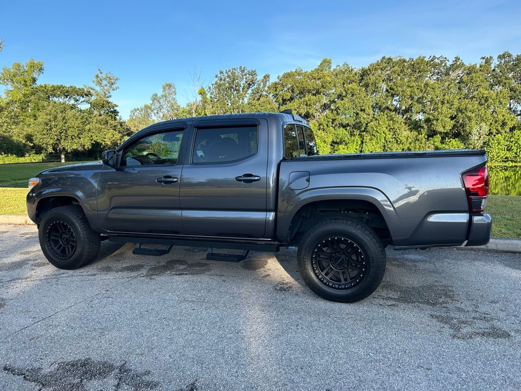 Thumbnail: 2019 Toyota Tacoma - 3