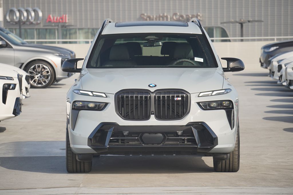 2025 BMW X7 M60i 2