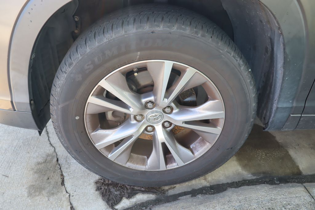 Thumbnail: 2015 Toyota Highlander - 4