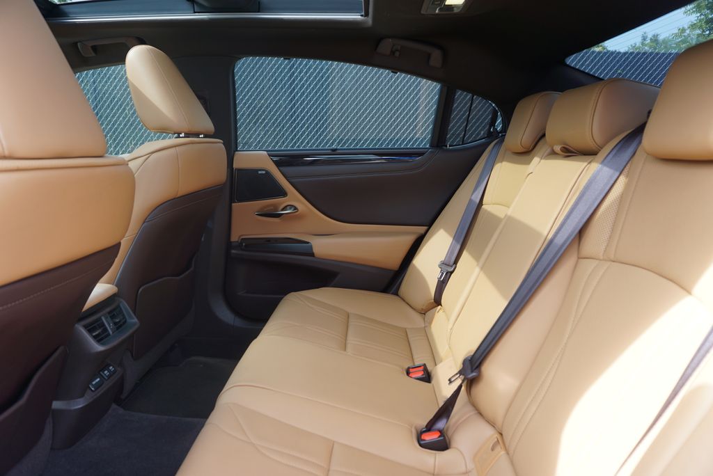 Thumbnail: 2019 Lexus ES - 13