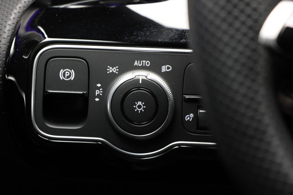 Thumbnail: 2025 Mercedes-Benz CLA - 21