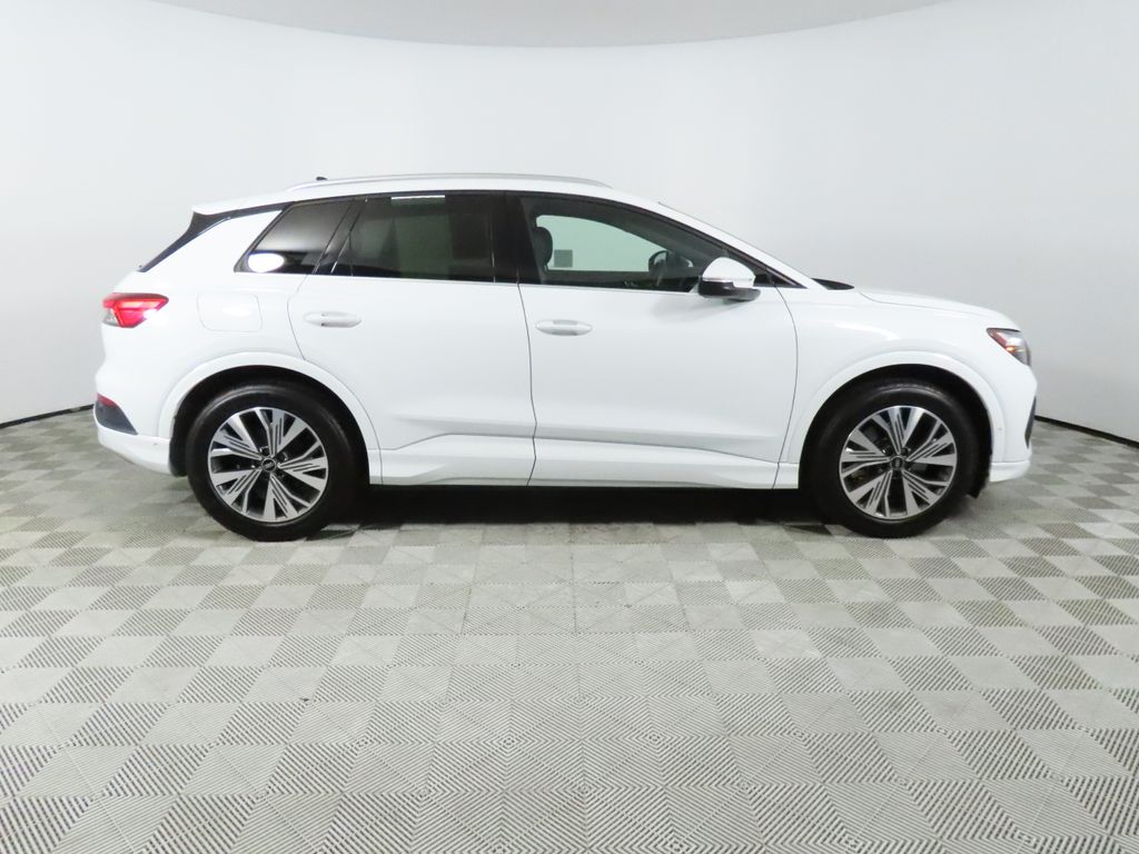 Thumbnail: 2023 Audi Q4 e-tron - 6