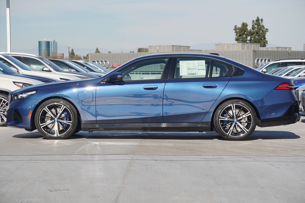 2025 BMW 5 Series  4