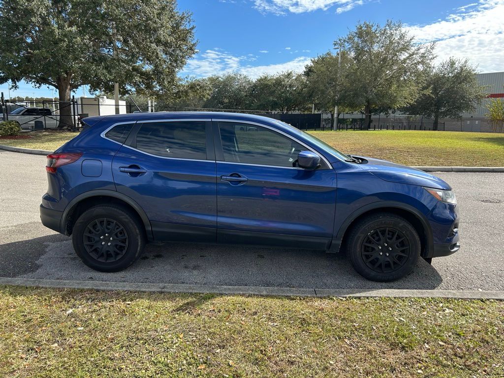 Thumbnail: 2020 Nissan Rogue Sport - 6