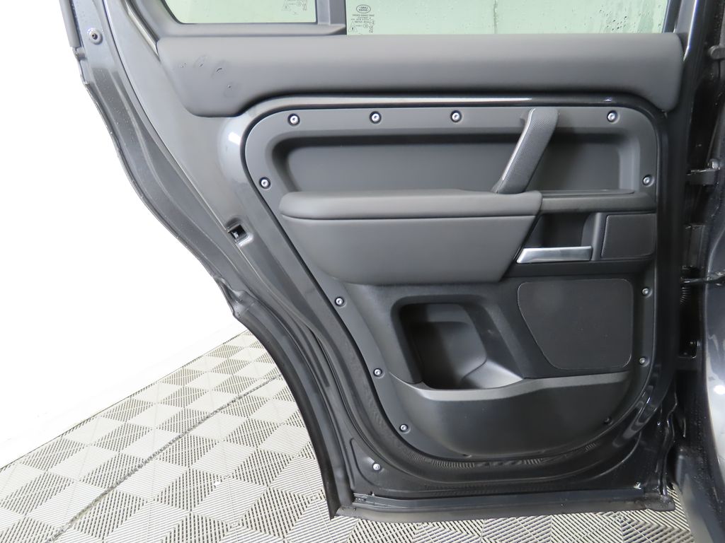 2025 Land Rover Defender 130 28
