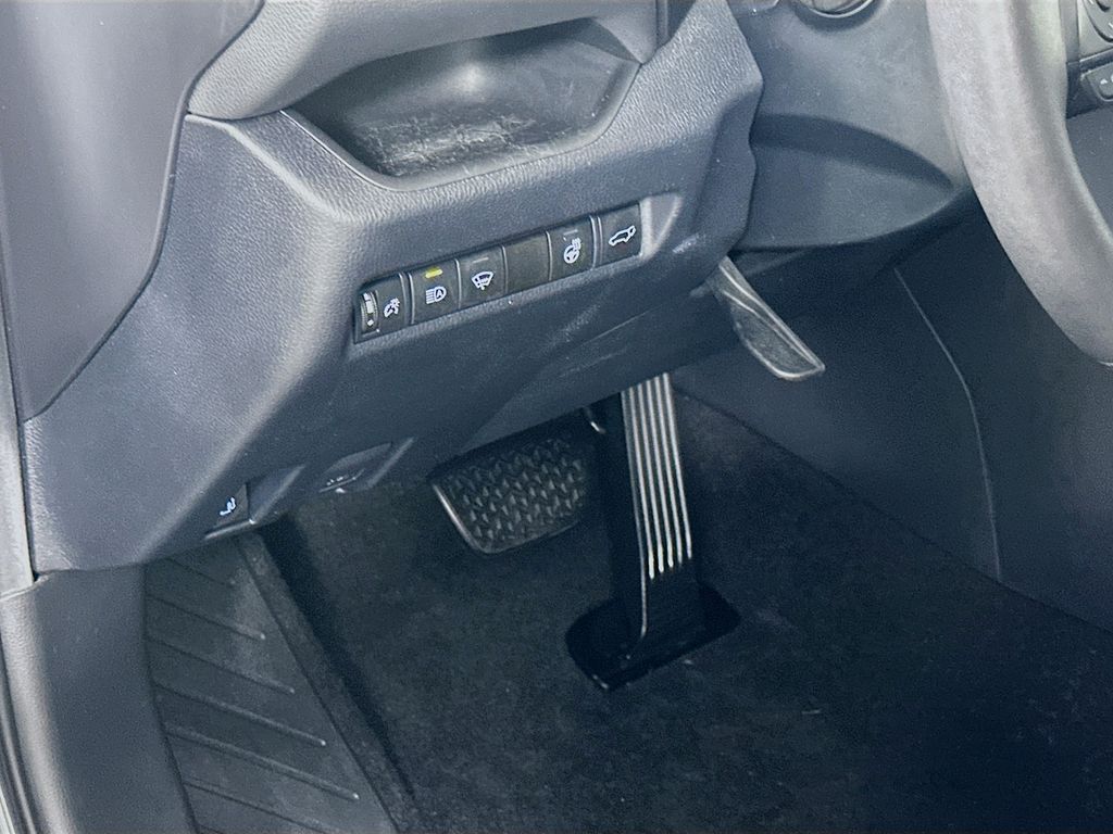 Thumbnail: 2020 Toyota RAV4 - 10
