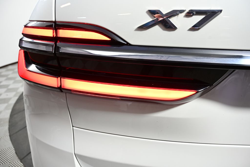 Thumbnail: 2024 BMW X7 - 10